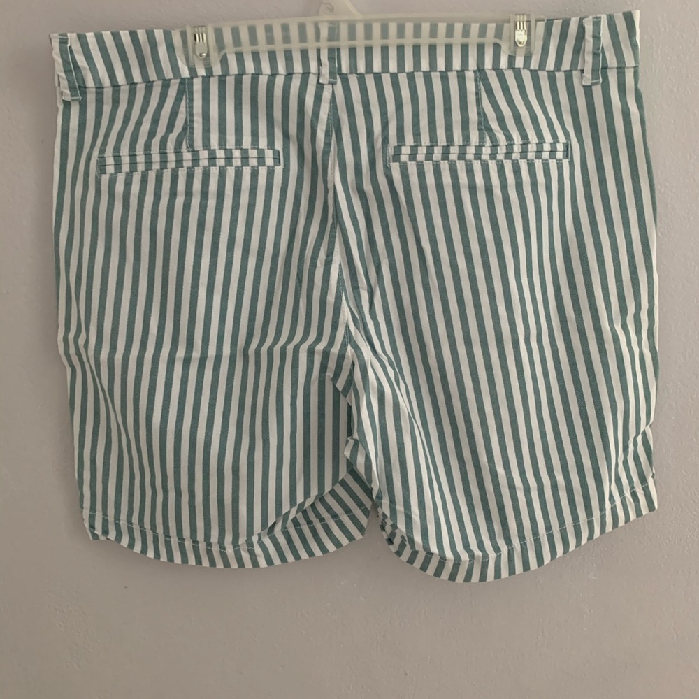 Shorts - Picture 2 of 3